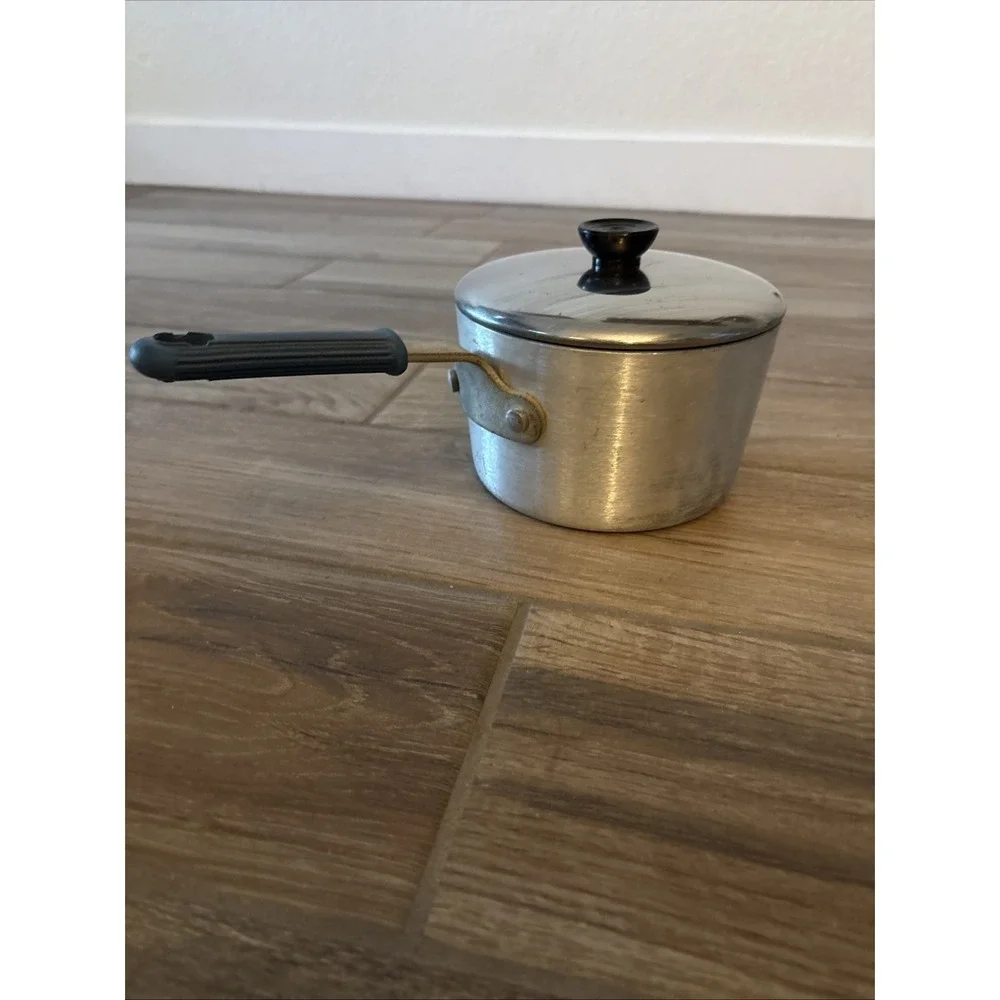 Vintage wear-ever sauce pan aluminum plus inner clad‎